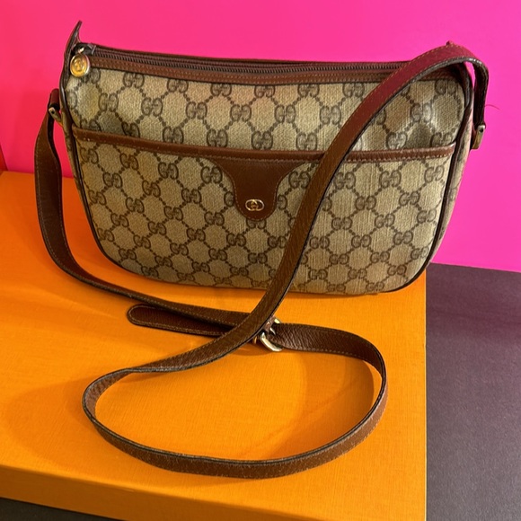 Gucci GG logo crossbody bag a beautiful and clean Gucci bag - Picture 8 of 17